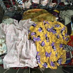 Camicie Usate All'Ingrosso, Stili Misti, Bluse di Seta Vintage, Abbigliamento Usato in Lotto, Vendita Calda in Balle - Product Image 1