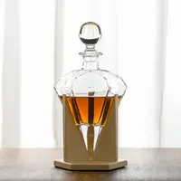 Decanter per whisky in vetro a forma di diamante da 25 once unico con supporto in legno