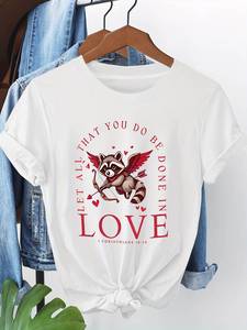 T-shirt da donna per San Valentino con stampa procione e versetto biblico, manica corta, girocollo, casual, primavera estate, 100% cotone, vestibilità regular - Product Image 3