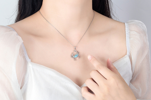 Colgante de Plata de Ley 925 con Baño de Rodio y Engaste de Bisel en Forma de Carbón con Larimar, Venta al por Mayor, Regalo - Product Image 3