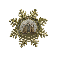 Ornement flocon de neige LED en acrylique, globe à eau flocon de neige de Noël, décoration de la Sainte Famille, modèle chinois YM8015718, approvisionnement B2B