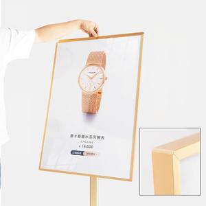 Présentoir vertical en métal YXM, support de signalisation mobile de style européen-américain sur pied pour hôtels et magasins de vêtements - Product Image 3