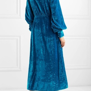 Kimono azul real de palangre caftán hecho a medida para mujer bata de terciopelo triturado con botón frontal - Product Image 3