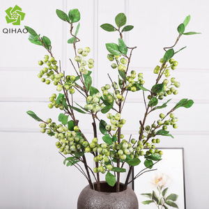 กิ่งเบอร์รี่ประดิษฐ์สีเขียวคุณภาพสูงจาก Qihao สำหรับตกแต่งคริสต์มาส - Product Image 1