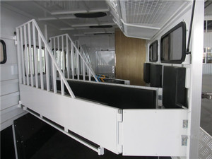 Remolque para Caballos de 3 Caballos con Cuello de Cisne Personalizable, Puerta con Estándar Australiano, Remolque de Comida Remolcable para Transporte de Caballos, Comercial - Product Image 4