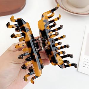 กิ๊บติดผมอะซิเตทสุดหรู ดีไซน์แบบสองแถว หยักเป็น<span class=keywords><strong>ลอน</strong></span> ไม่ลื่นหลุดง่าย เหมาะสำหรับใช้ในชีวิตประจำวัน <span class=keywords><strong>งาน</strong></span>ปาร์ตี้ และทรง<span class=keywords><strong>ผม</strong></span>สวยสง่า - Product Image 4