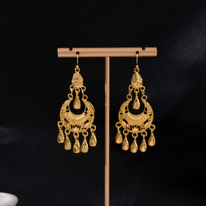 Boucles <span class=keywords><strong>d</strong></span>'oreilles pendantes vintage en alliage électroplaqué avec pampilles florales, style antique, <span class=keywords><strong>d</strong></span>élicates, de luxe, audacieuses et de niche pour femme - Product Image 4