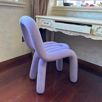 Chaise de salon de style américain moderne et luxueux, avec pieds en métal, dossier rembourré en peau de mouton, forme non standard, pour restaurant