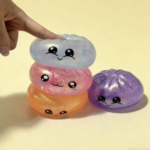 CS Wholesale Juguetes blandos de apretar de misterio, divertidos y coloridos, con forma de dumpling, bollo y Bao de cara sonriente al vapor - Product Image 5