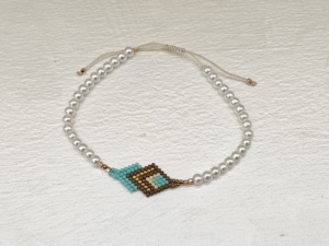Braccialetto Semplice e Classico con Perle Bianche Miyuki Intrecciate a Mano, Vendita Diretta dalla Fabbrica, Motivo a Diamante - Product Image 4