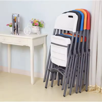Vente en gros de chaises pliantes portables en plastique blanc Chaises de salle à manger pour fêtes de mariage et événements Chaise pliante en plastique