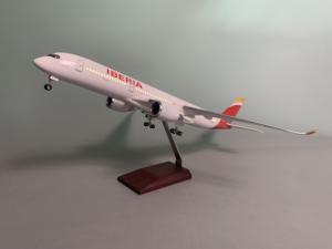 Regalo de negocios decoración artesanía ABS modelo de avión Airbus A350 <span class=keywords><strong>Iberia</strong></span> Airlines tamaño 47cm escala 1/142 con luz LED, ruedas - Product Image 3