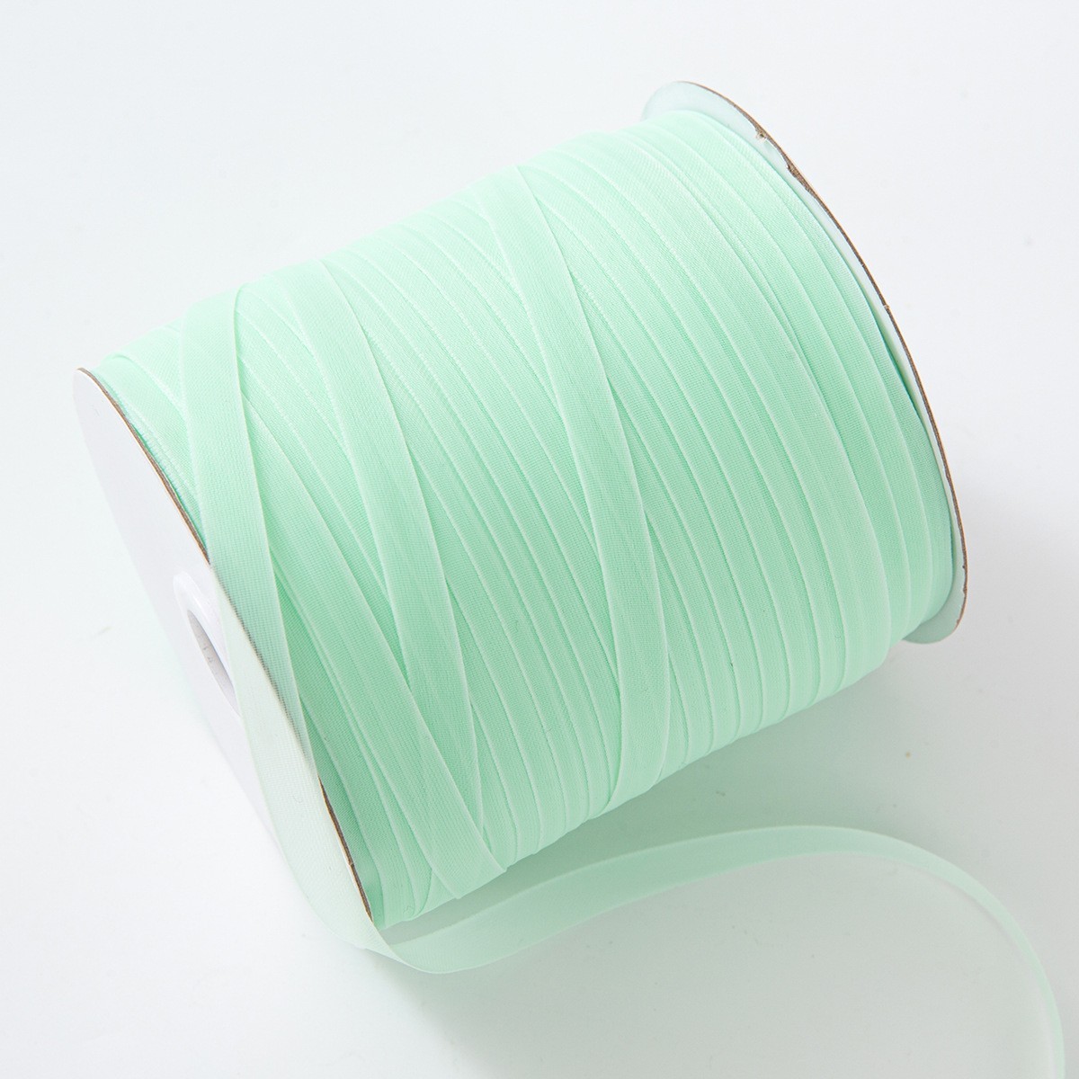 สีเขียวอ่อน