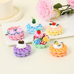 Modelos de donuts rellenos de crema de PVC, llaveros y colgantes para bolsos con forma de pastel realista multicolor. - Product Image 1