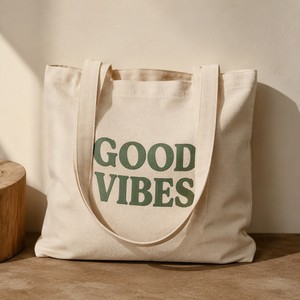 Bolsa de lona de lujo discreta, minimalista, de algodón, extragrande, reutilizable, con bolsillos interiores para el trabajo diario de las mujeres. - Product Image 1