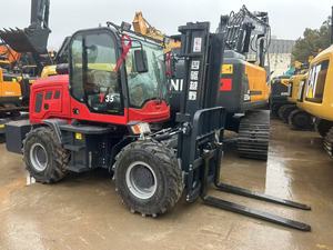 Montacargas Usado Yichen de 3.5 Toneladas a Gasolina con Mástil de Tres Etapas en Venta - Product Image 4