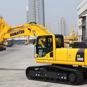 Excavatrice Komatsu PC300 d'occasion de haute qualité, fabriquée au Japon, 30 tonnes, type chenilles, modèle 2022, moteur et pompe inclus, faible nombre d'heures de fonctionnement - Product Image 2