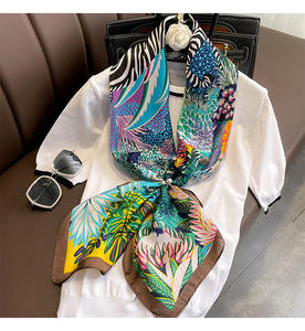 Bufanda de seda sintética para <span class=keywords><strong>mujer</strong></span> con estampado de flores a la moda europea <span class=keywords><strong>americana</strong></span> Chic Universal Square Neck and Head Cover para todas las edades - Product Image 4