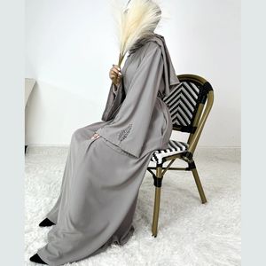 Innew alla moda <span class=keywords><strong>abito</strong></span> <span class=keywords><strong>lungo</strong></span> con perla <span class=keywords><strong>abito</strong></span> <span class=keywords><strong>lungo</strong></span> con perline capispalla Set Costume etnico elegante musulmano abbigliamento islamico all'ingrosso - Product Image 5