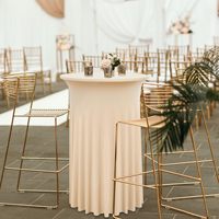 Jupes de table de cocktail rondes Couvertures de table de cocktail en spandex avec rideaux ondulés Tables de cocktail extensibles ajustées
