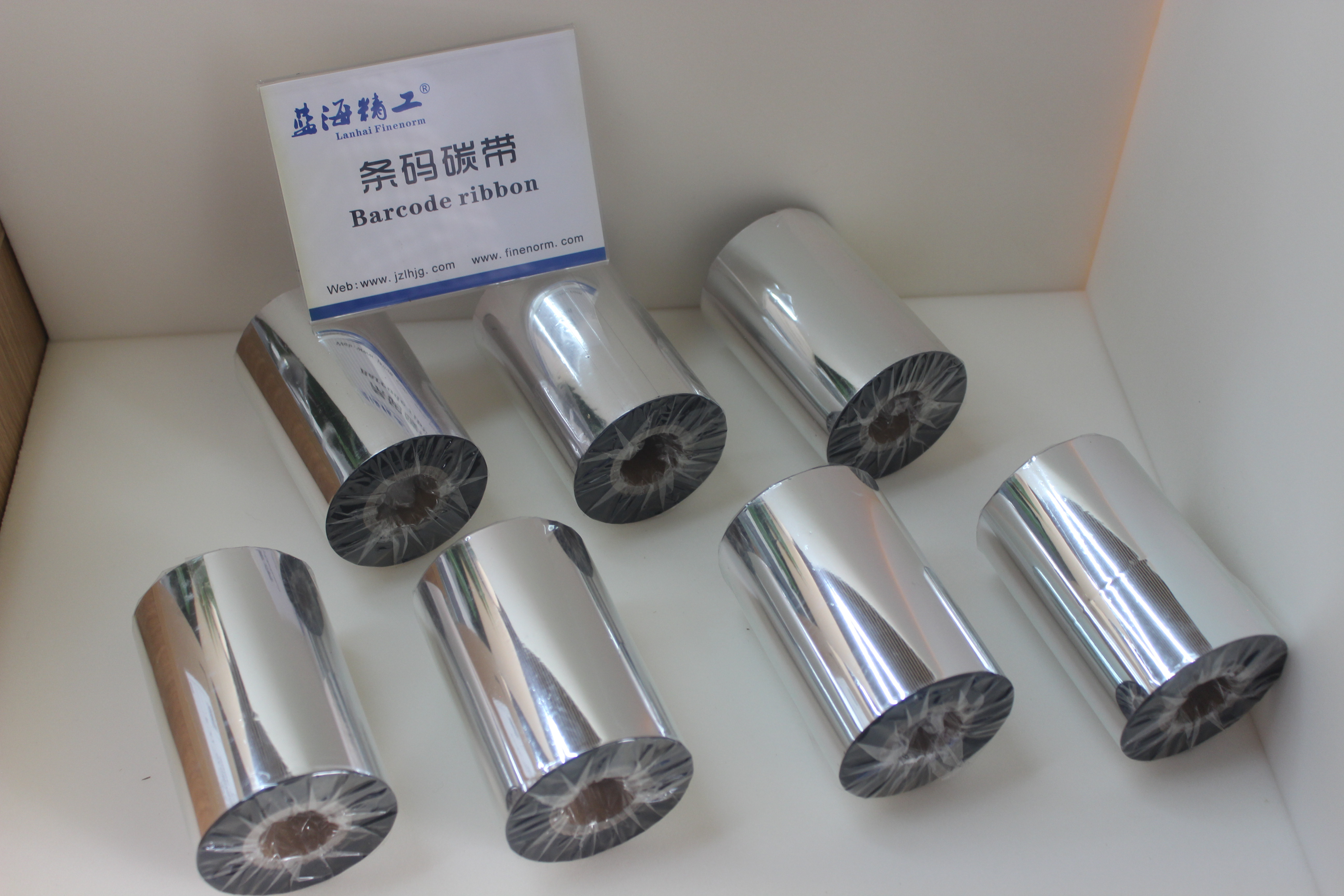 Низкая цена, низкая цена, 110 мм, 300 м, Термотрансферная восковая лента для штрих-кодов, TTR черного цвета для принтера этикеток