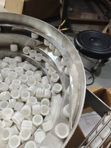 Yüksek hızlı kapak sayma kap makinesi titreşim sıralayıcı ve besleyici - Product Image 3