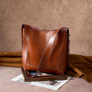 Sac seau en cuir véritable pour femme, large bandoulière, style vintage, résistant à l'eau, fermeture éclair, hiver 2025, usage quotidien - Product Image 4
