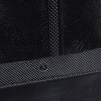 Les pantalons imperméables complets du fabricant sont 100% imperméables et conviennent à toutes les saisons avec un style neutre