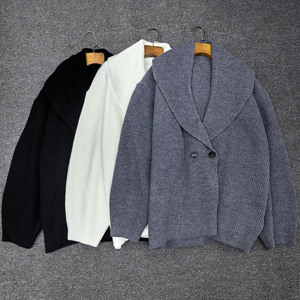 Cardigan Jancoco Personalizzato Grigio Mélange con Collo a Scialle per Donna, Maglione Corto con Bottoni e Lavorazione a Costine per Autunno e Inverno - Product Image 4