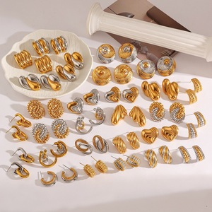 Pendientes de moda yunnique de acero inoxidable chapados en oro de 18 quilates con diseño geométrico de corazón, joyería para mujer - Product Image 2