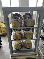 Régulateur de tension IEC60076 50/60HZ AVR 10KVA 20KVA 50KVA 100KVA Stabilisateur de tension triphasé 30KVA 220V pour équipement industriel