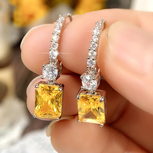 Orecchini pendenti a cubo piccoli da donna, gioielli alla moda con gancio per l'orecchio, per uso quotidiano e feste - Product Image 4