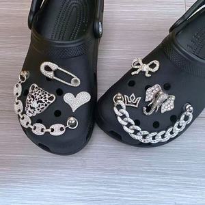 دبابيس معدنية لزينة الأحذية على شكل قلب فضي ، أجزاء ذاتية الصنع للصندل والشبشب ، أحذية ملحقة في الموضع العلوي للبيع بالجملة - Product Image 4