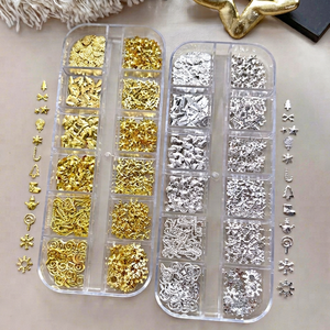Adornos de metal para uñas de Navidad, tipo remache, con forma de copo de nieve especial, de aleación, base plana, con diamante, con reverso de gelatina, 3D, personalizados, en caja larga - Product Image 1