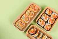 Boîte à sushi, salade ou snack biodégradable en papier kraft avec revêtement UV, couvercle adhésif pour pique-nique, pour usage domestique