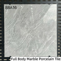 Carreaux de porcelaine effet marbre pleine masse 800x800mm, polis brillants, antidérapants, pour sols et murs, idéaux pour la décoration d'appartements et de halls.