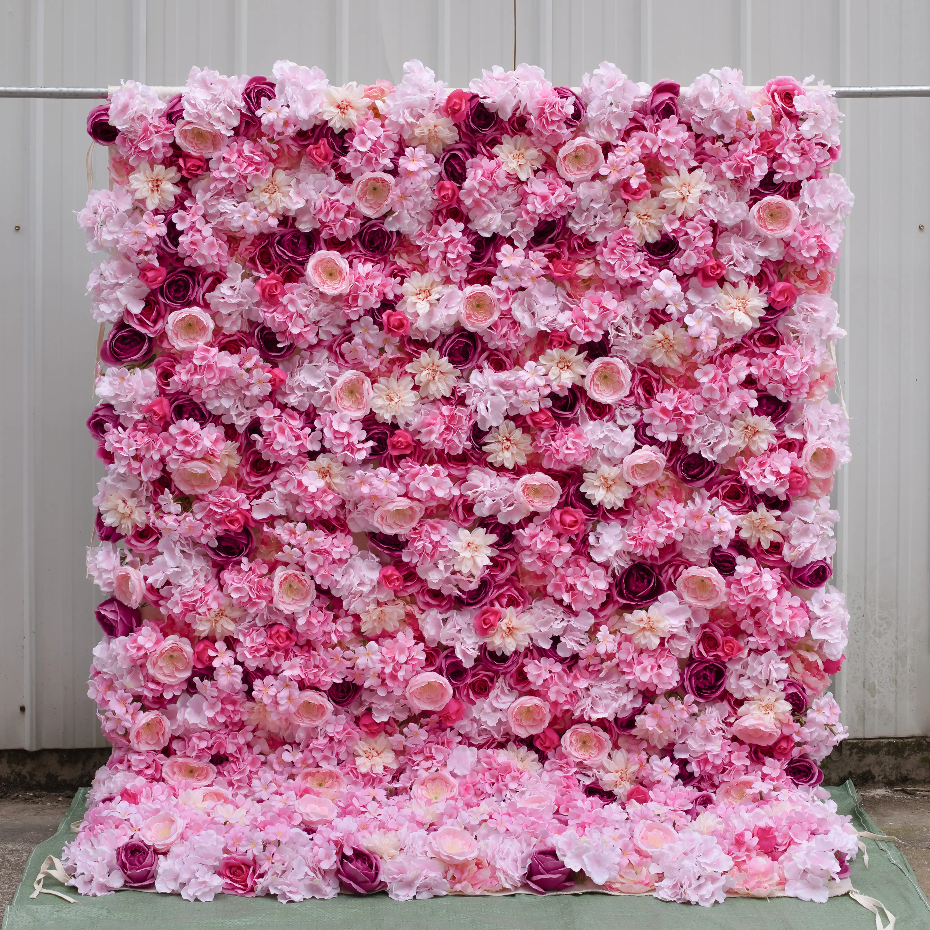 Venta caliente precio al por mayor flor Rosa Blanca artificial pared telón de fondo Flor de pared para la decoración de la boda