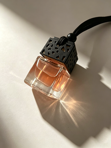 Colgante de Perfume decorativo para coche de lujo, botella de vidrio de larga duración, ambientador líquido para coche, colgante de Perfume para coche - Product Image 6