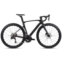 Vélo de route entièrement en carbone 700C 24 vitesses 105 R7120 Freins à disque hydrauliques Guidon en carbone 3K Jantes en carbone 50mm à profil ondulé Axe traversant T47 Léger 8,5kg