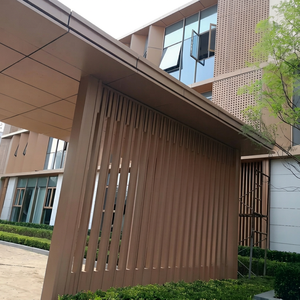 Façade à lames en aluminium imitation bois pour mur-rideau, revêtement extérieur, panneau mural pour bâtiment moderne - Product Image 4