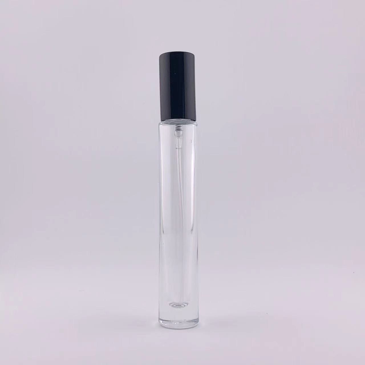 Bouteille transparente avec pulvérisateur noir