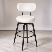 Chaise de bar pivotante en cuir crème avec dossier incurvé, siège rond, repose-pieds et anneau de repose-pieds, mobilier rembourré pour brunch et café