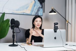 OBSBOT minuscule directeur automatique caméra AI 4K <span class=keywords><strong>vidéo</strong></span> Webcam Ai suivi prise de vue 1080P/30fps 4K caméra pour flux en direct étude en ligne - Product Image 4