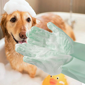 Gant de massage pour animaux de compagnie Roki 2-en-1 en silicone, gant de toilettage pour chiens, écologique, biodégradable, taille petite/moyenne, nettoyage des poils - Product Image 5