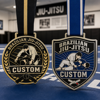 Op maat gemaakte BJJ Martial Arts sportmedailles van zinklegering met hard en zacht emaille ontwerp, inclusief geprinte logo's op gi-riem en koord.