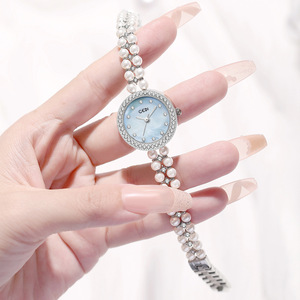 Reloj de pulsera de cuarzo elegante para mujer, color oro rosa, pulsera de perlas, bisel de cristal, esfera negra - Product Image 3