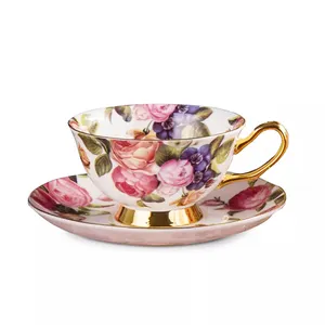 Özel porselen avrupa çiçek kahve çay ve espresso malzemeleri pembe fincan ve plaka seramik çiçek çayı bardak ve tabaklar seti