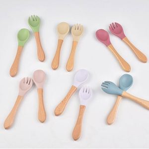 Juego de cucharas de silicona de grado alimenticio para bebés, utensilios de entrenamiento con mango de madera, libres de BPA - Product Image 6