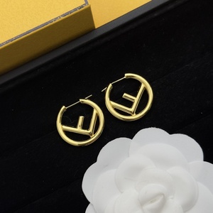 Orecchini a Cerchio di Tendenza Placcati Oro 18K con Lettera CC e Diamanti Grandi Orecchini di Design in Ottone <span class=keywords><strong>Gioielli</strong></span> di Marca Popolare per <span class=keywords><strong>Donna</strong></span> - Product Image 5