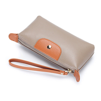 Dompet Clutch Kulit Sapi Asli Dua Warna Kontras dengan Tali Pergelangan Tangan dan Ritsleting Atas untuk Wanita